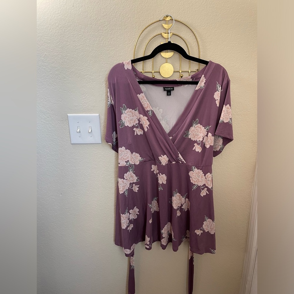 3X Torrid Floral Purple Belted Top